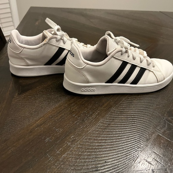 Adidas- USA size 5.5 - Picture 7 of 8